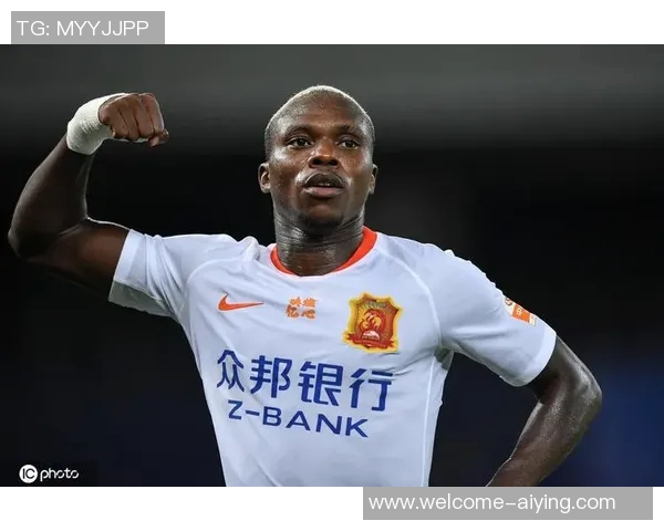 埃弗拉回应舔生鸡肉视频争议称只是想开个玩笑并未真正舔食